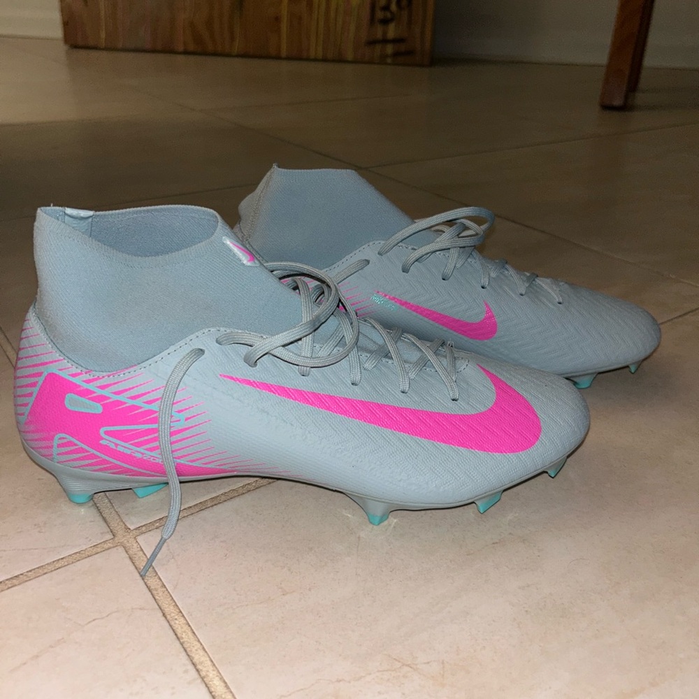 NIKE women’s soccer cleats size 11.5
